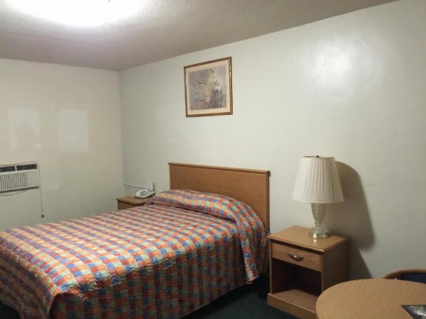 Hacienda Motel image 14