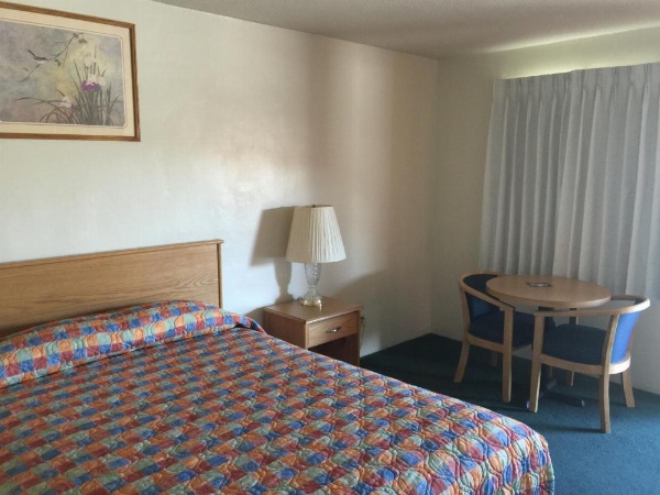 Hacienda Motel image 15