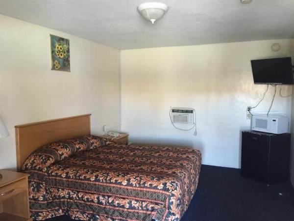 Hacienda Motel image 19