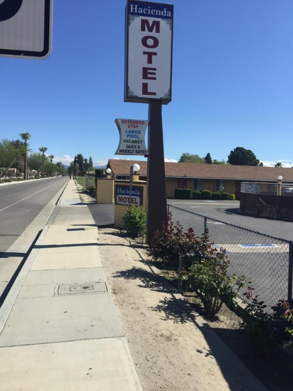 Hacienda Motel image 28