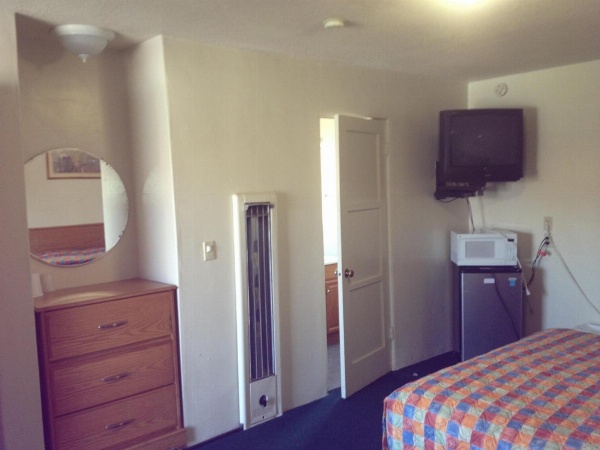 Hacienda Motel image 6